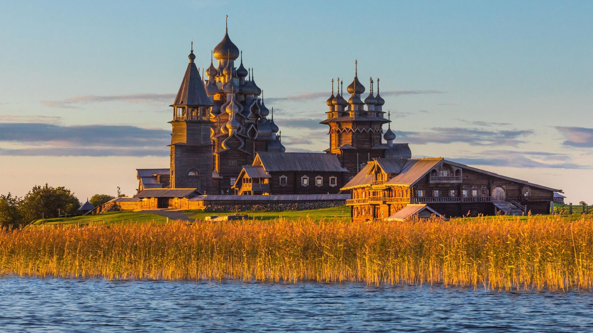 Выставка картин о храмах Русского севера открылась в Москве