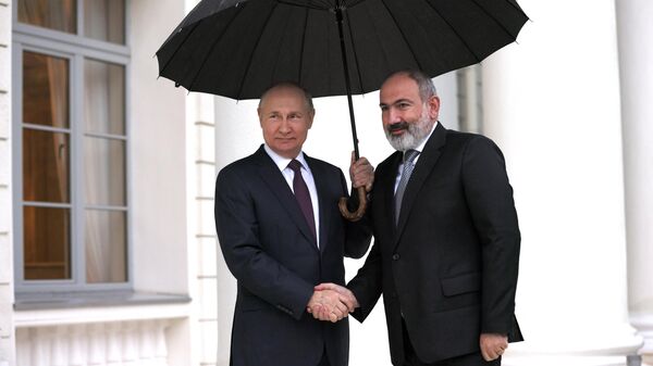 Президент РФ Владимир Путин и премьер-министр Армении Никол Пашинян во время встречи