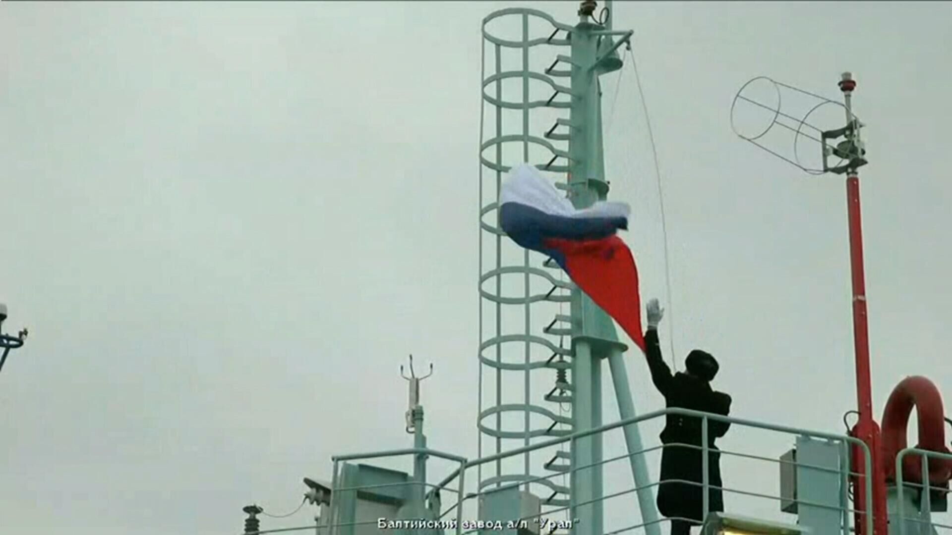 Разрешаю! Путин дал команду поднять флаг на атомном ледоколе Урал - РИА Новости, 1920, 22.11.2022