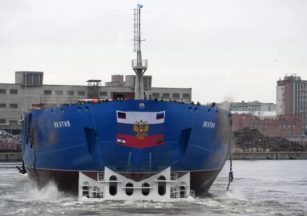 Корпус атомного ледокол Якутия проекта 22220 во время спуска на воду на Балтийском заводе в Санкт-Петербурге Корпус атомного ледокол Якутия проекта 22220 во время спуска на воду на Балтийском заводе в Санкт-Петербурге