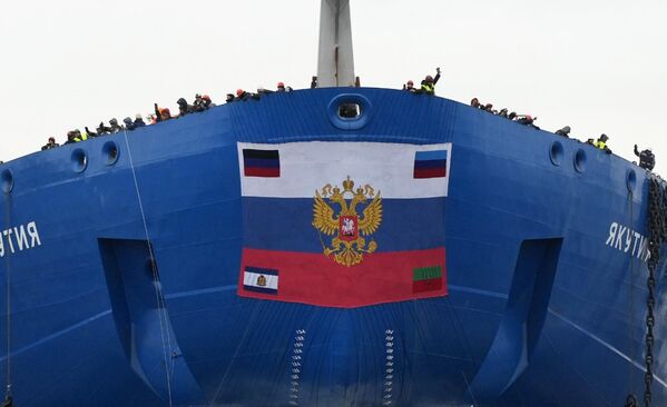 Корпус атомного ледокол Якутия проекта 22220 во время спуска на воду на Балтийском заводе в Санкт-Петербурге
