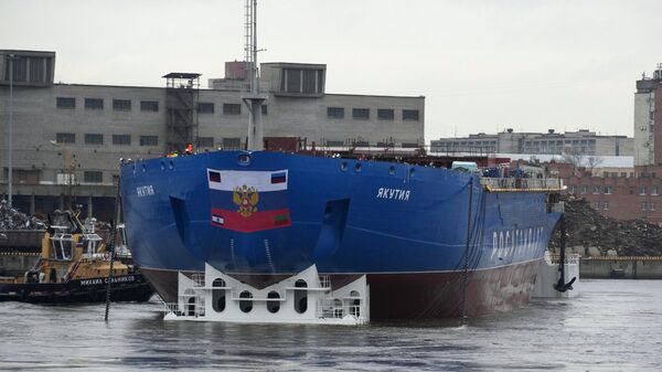 Корпус атомного ледокол Якутия проекта 22220 во время спуска на воду на Балтийском заводе в Санкт-Петербурге