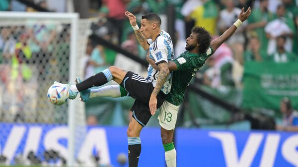 Игровой момент матча между сборными Аргентины и Саудовской Аравии