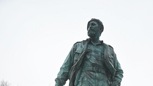 Памятник команданте Фиделю Кастро в Москве