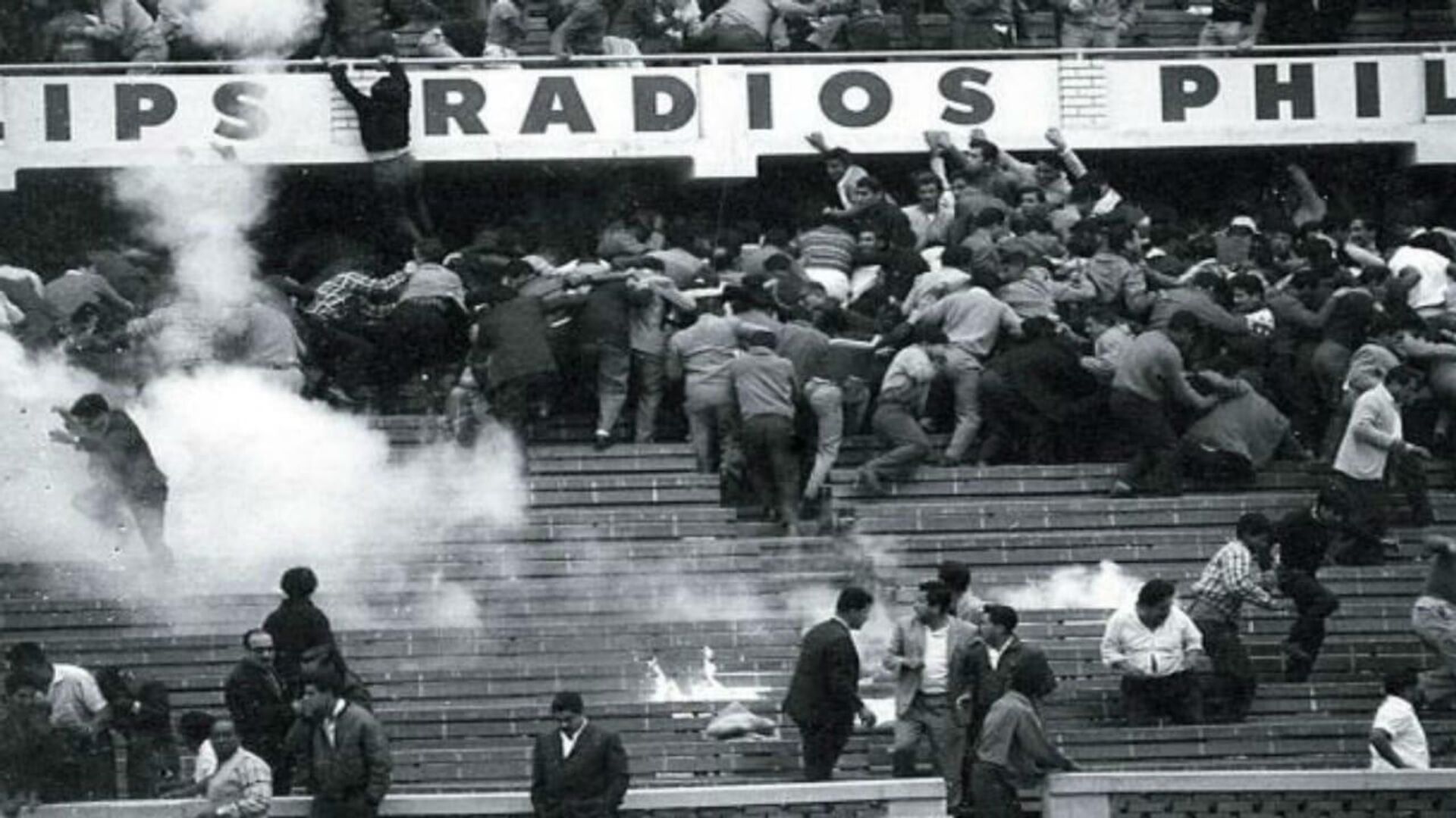Трибуна перуанского стадиона Насьональ во время матча с Аргентиной в 1964 году - РИА Новости, 1920, 24.11.2022