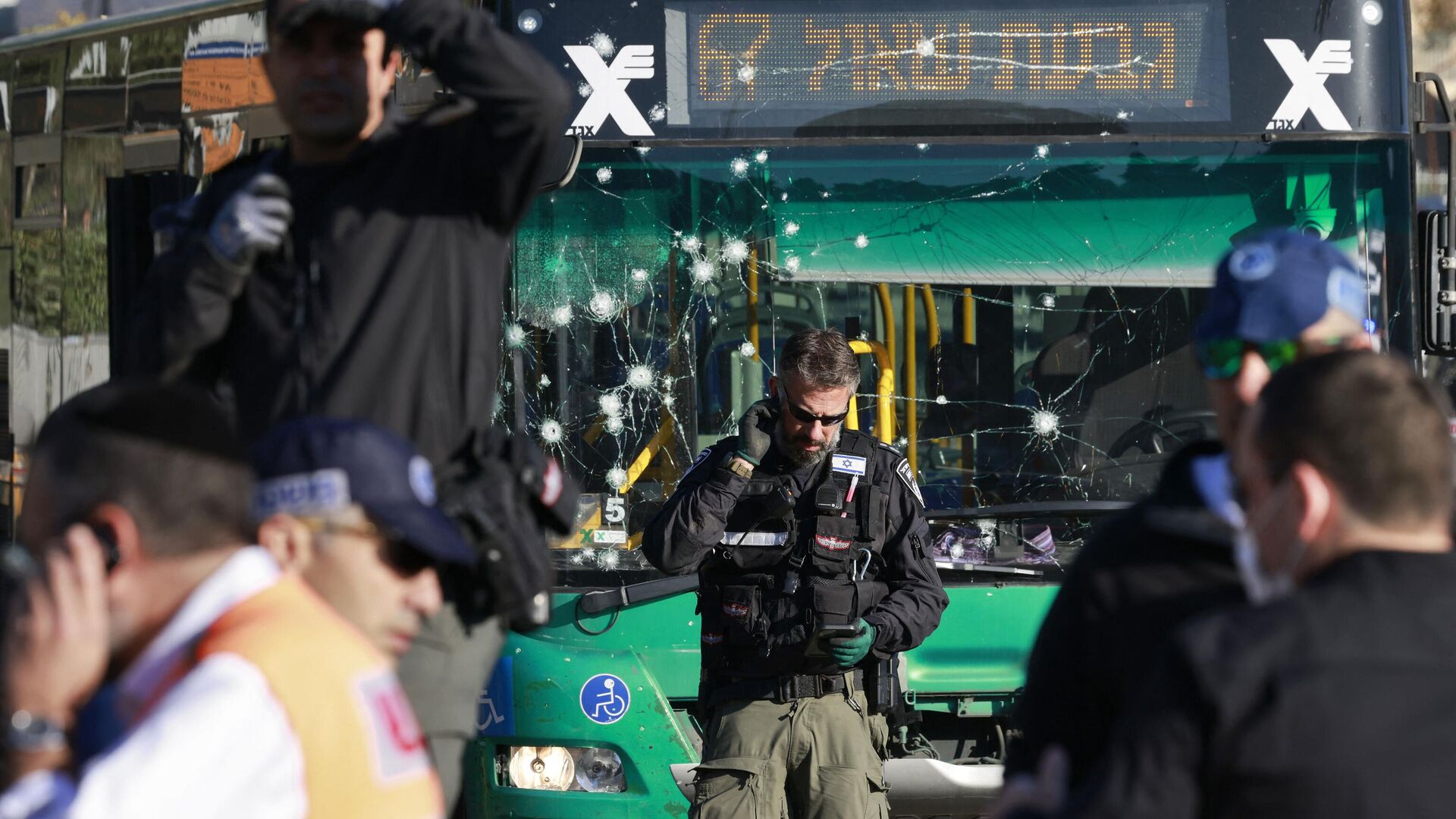 Ισραηλινοί αξιωματικοί ασφαλείας στη σκηνή έκρηξης σε στάση λεωφορείου στην Ιερουσαλήμ - RIA Novosti, 1920, 23/11/2022