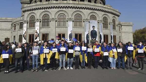 Участники акции протеста в Ереване, Армения