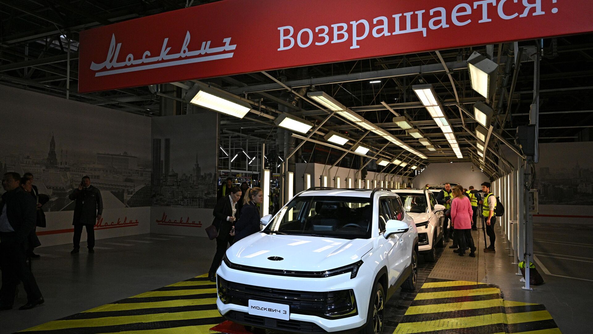 Автомобиль Москвич на производственной линии на Московском автомобильном заводе Москвич - РИА Новости, 1920, 10.01.2023