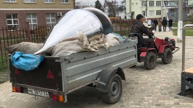 Демонтаж арт-объекта Капля в станице Северская Краснодарского края - РИА Новости, 1920, 23.11.2022