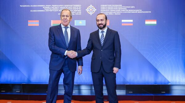 Министр иностранных дел РФ Сергей Лавров и министр иностранных дел Армении Арарат Мирзоян