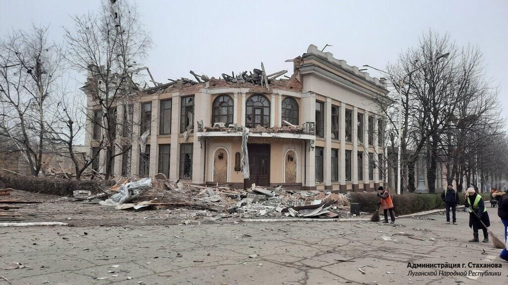 Последствия обстрела города Стаханова в ЛНР - РИА Новости, 1920, 24.11.2022