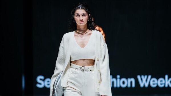 Показ коллекции I AM STUDIO на показе мод   Seasons Fashion Week