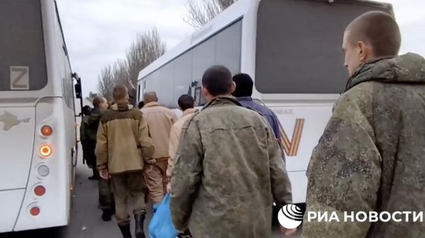Возвращение российских военнослужащих, находившихся в украинском плену. Кадр видео