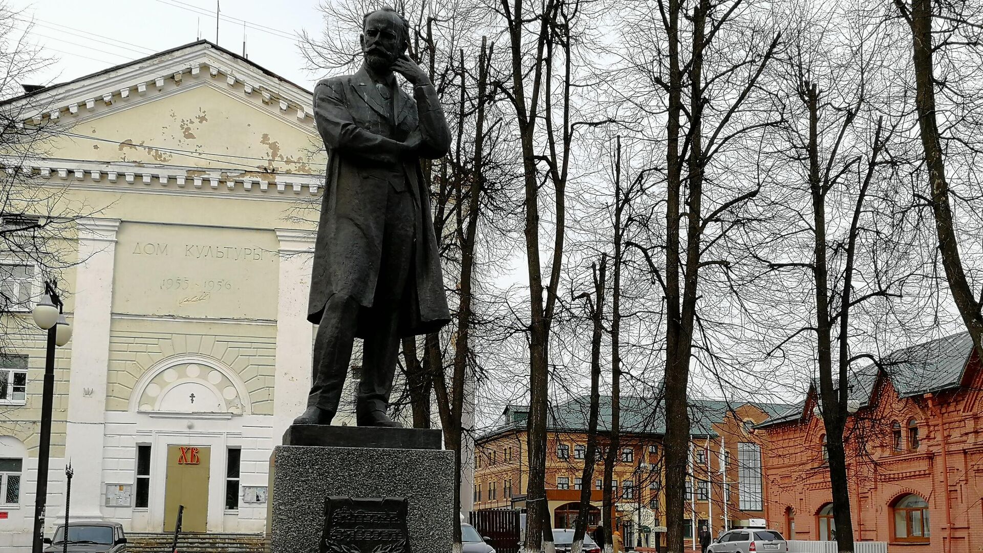 Клин. Памятник Чайковскому у Троицкого собора - РИА Новости, 1920, 27.01.2023