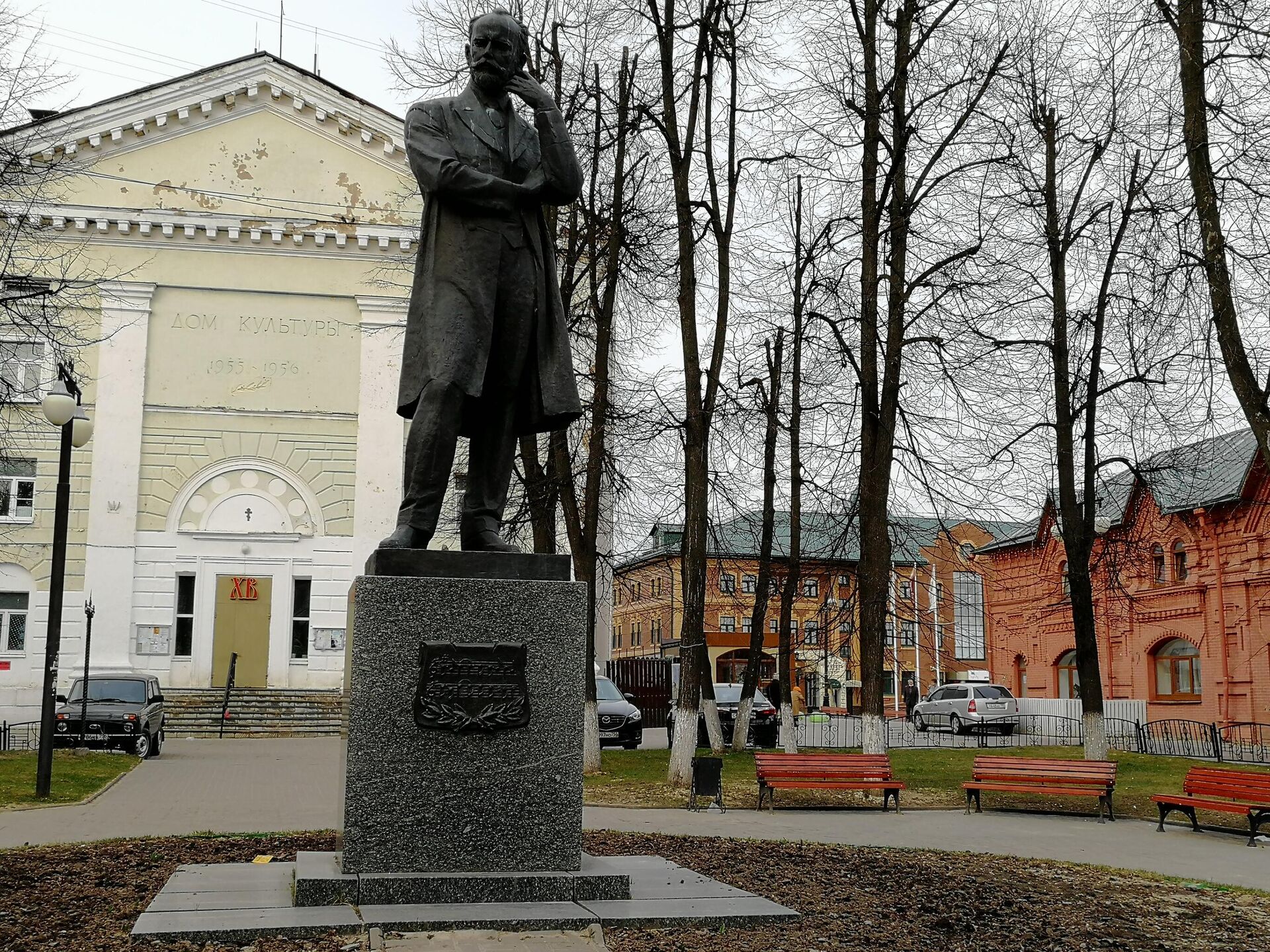 Клин. Памятник Чайковскому у Троицкого собора - РИА Новости, 1920, 25.11.2022