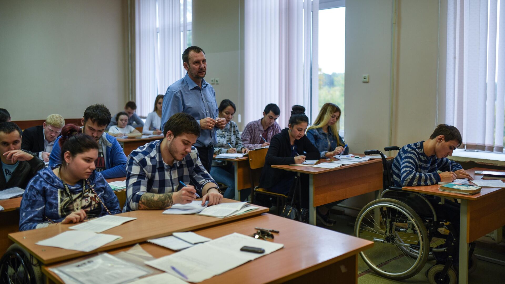 Занятия для студентов 1-го курса Московского государственного гуманитарно-экономического университета - РИА Новости, 1920, 14.06.2023