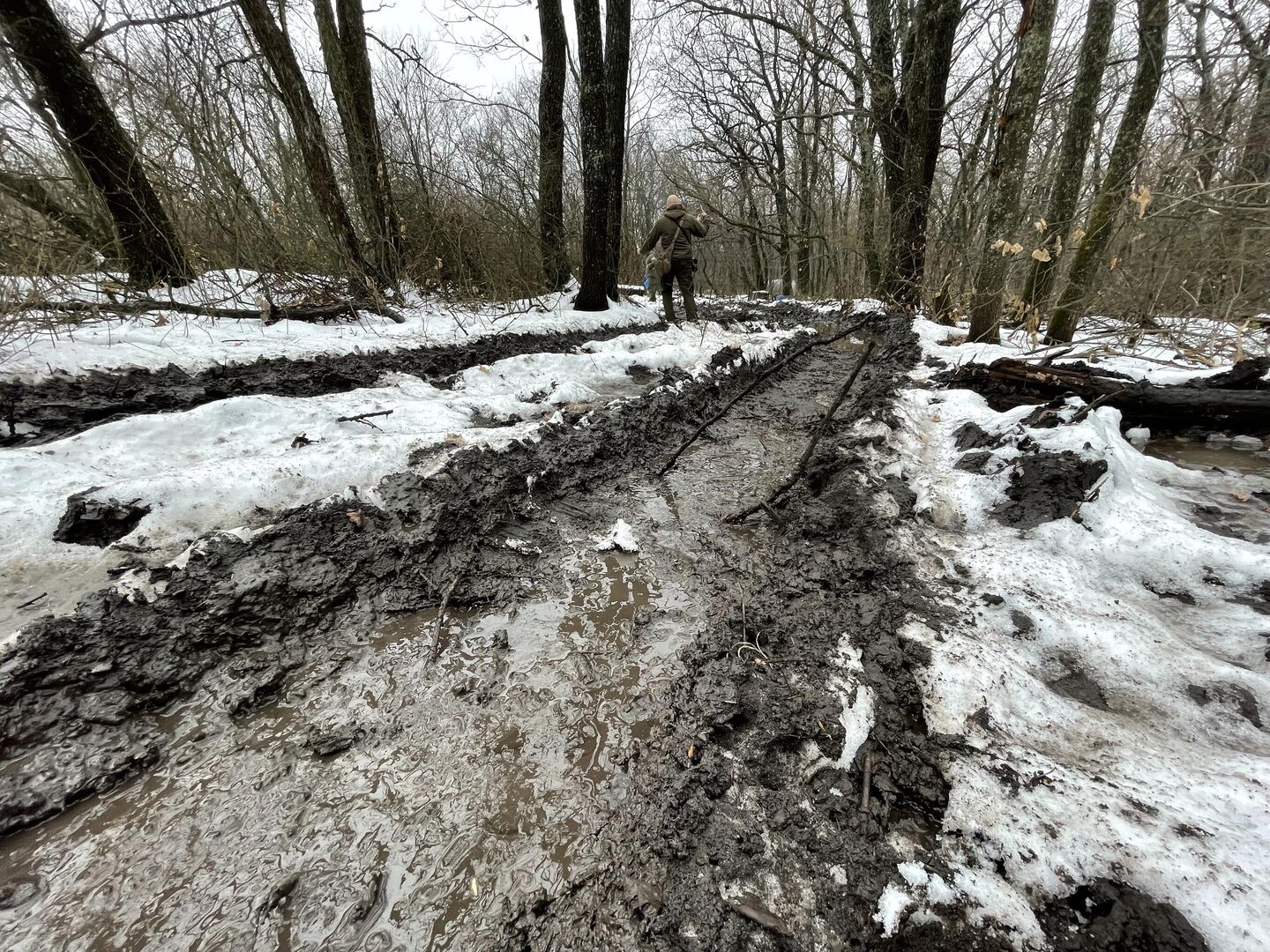 Дорога к позициям артиллеристов на сватовском рубеже Дорога к позициям артиллеристов на сватовском рубеже