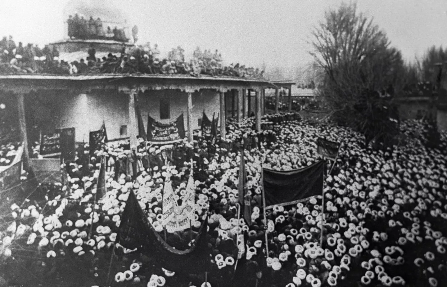 Митинг в связи с провозглашением советской Туркестанской автономной республики, вошедшей в состав РСФСР