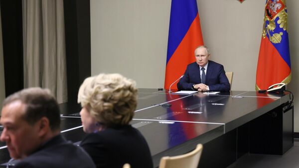 Президент РФ Владимир Путин проводит совещание с постоянными членами Совета Безопасности РФ