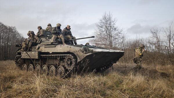 Украинские военные на БМП