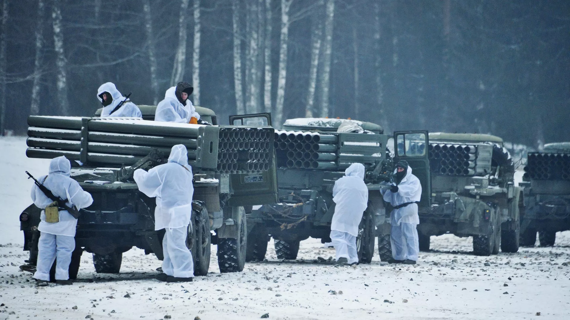 Военнослужащие проходят подготовку на полигоне в Костроме перед отправкой в зону спецоперации. - РИА Новости, 1920, 09.12.2022
