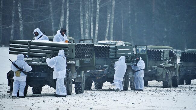 Военнослужащие проходят подготовку перед отправкой в зону спецоперации.