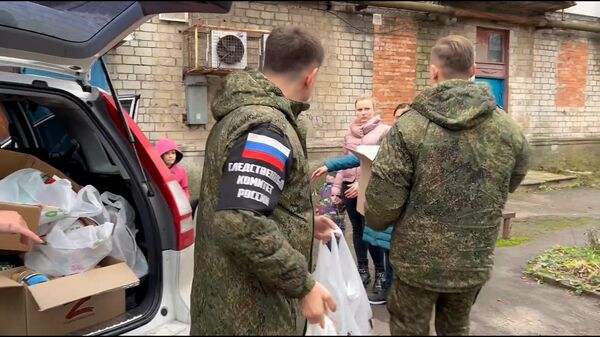 Накануне дня матери малоимущим семьям Донецка вручили гуманитарную помощь