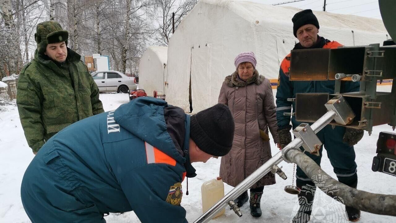 МЧС открыло пункт обогрева в Богородске, где нет света после ледяного дождя  - РИА Новости, 26.11.2022