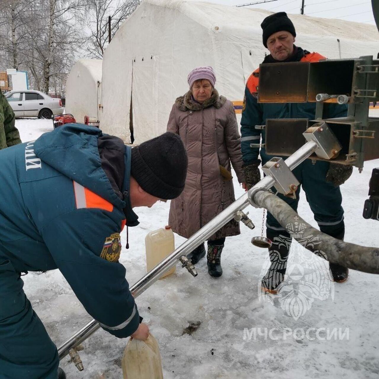 МЧС открыло пункт обогрева в Богородске, где нет света после ледяного дождя  - РИА Новости, 26.11.2022