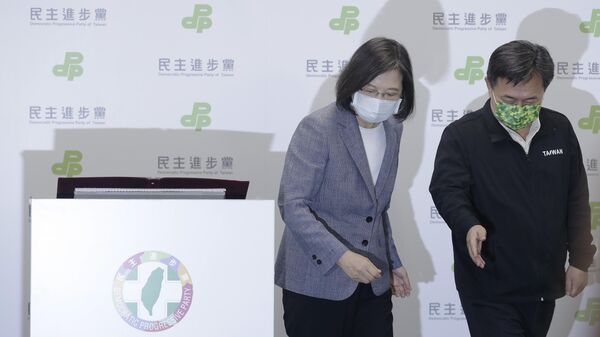 Глава администрации Тайваня Цай Инвэнь после заявления об отставке с поста председателя Демократической прогрессивной партии