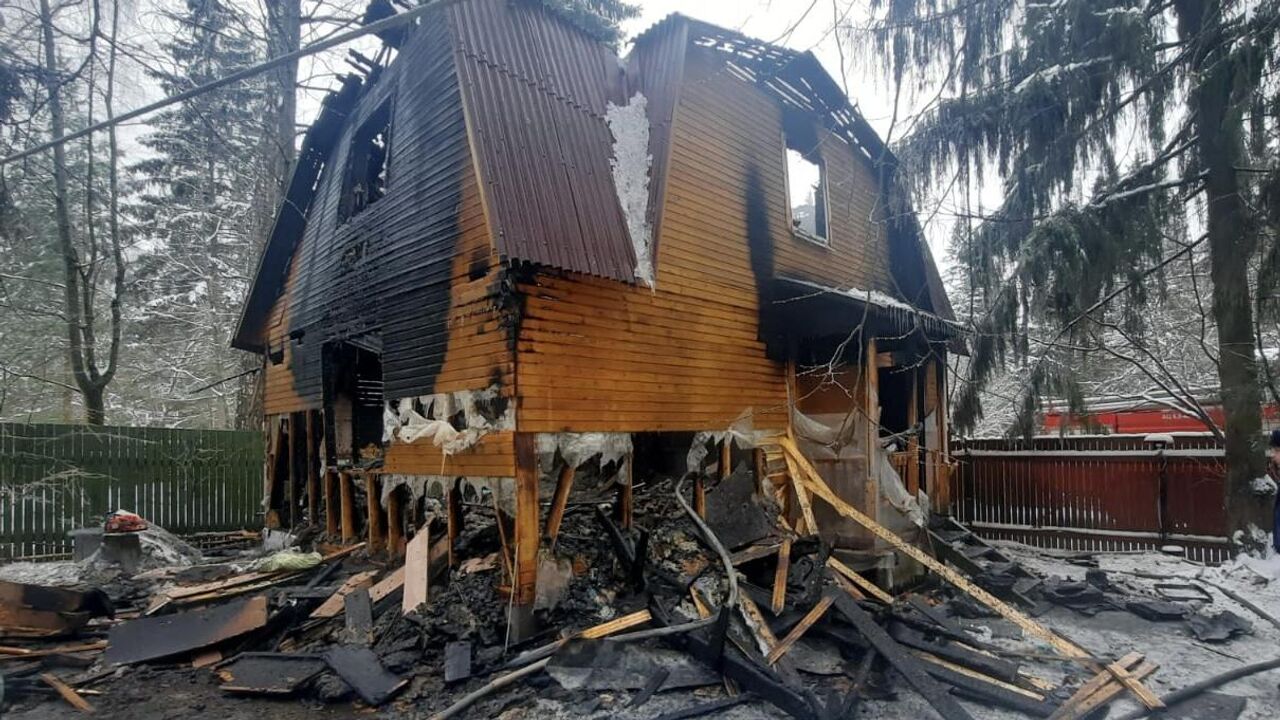 В Подмосковье в сгоревшем частном доме нашли тела пожилых супругов - РИА  Новости, 27.11.2022