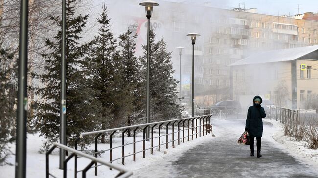 Женщина на улице зимой