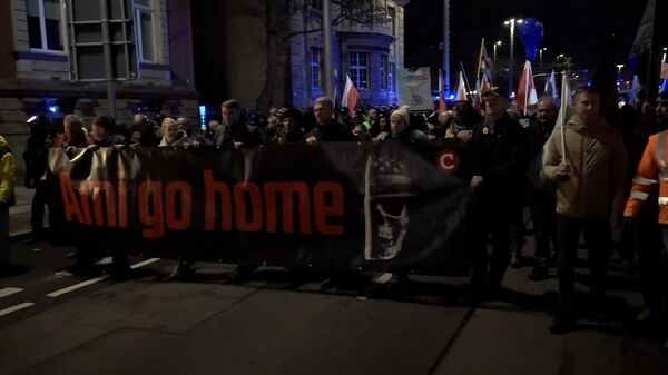Антиамериканский митинг в Лейпциге против поставок оружия Украине
