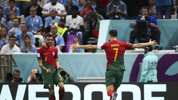 Португальские футболисты Бруну Фернандеш и Криштиану Роналду на чемпионате мира 2022 года в Катаре