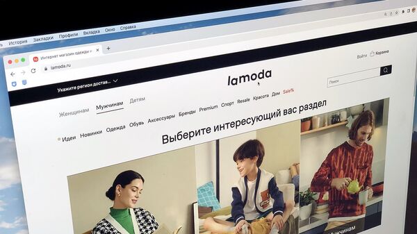 Сайт интернет-магазина LaModa на экране монитора