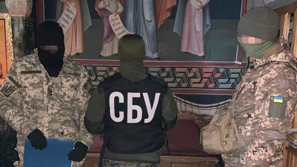Сотрудники СБУ проводят обыск в Кирилло-Мефодиевском женском монастыре под Мукачево, Украина