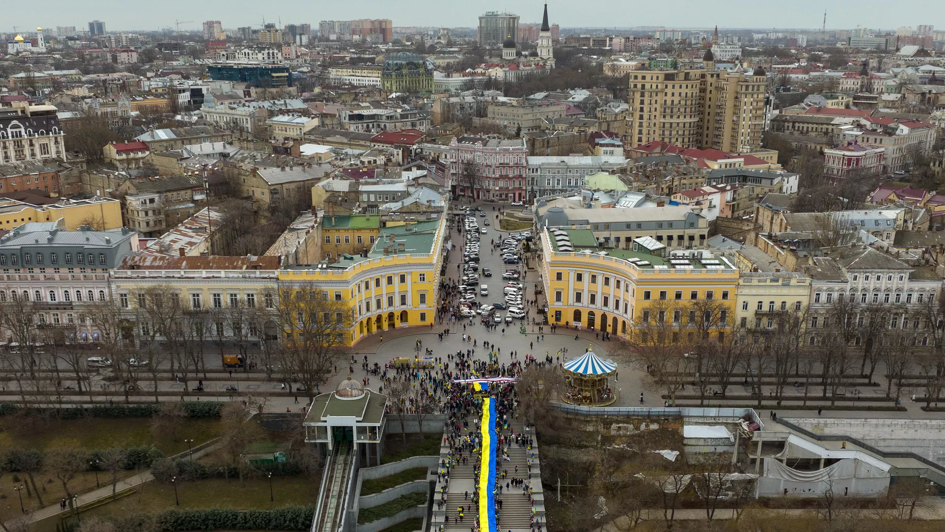 В Одессе сожгли автомобиль украинского военнослужащего