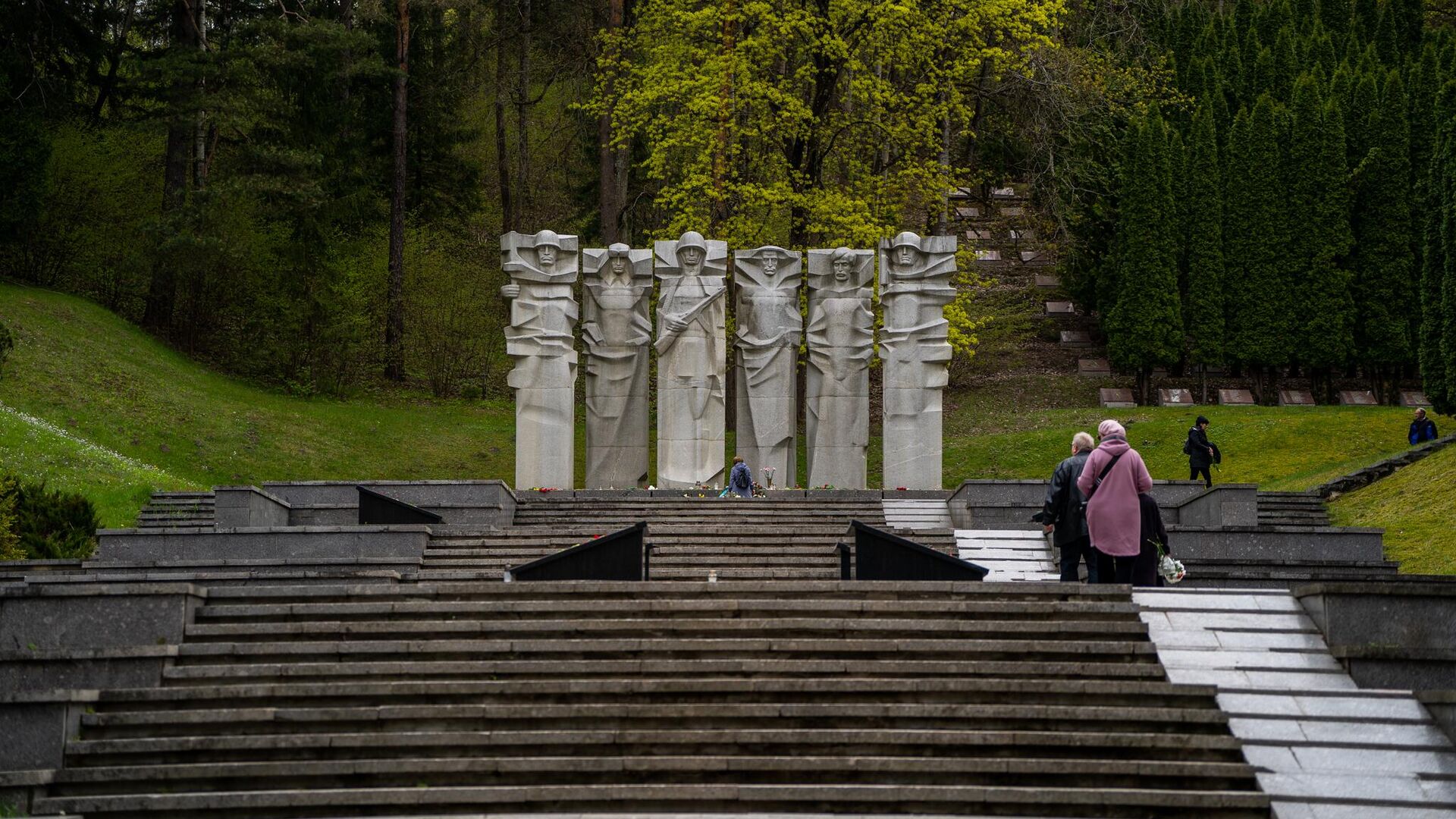 Мемориал советским воинам на Антакальнисском кладбище в Вильнюсе - РИА Новости, 1920, 30.11.2022