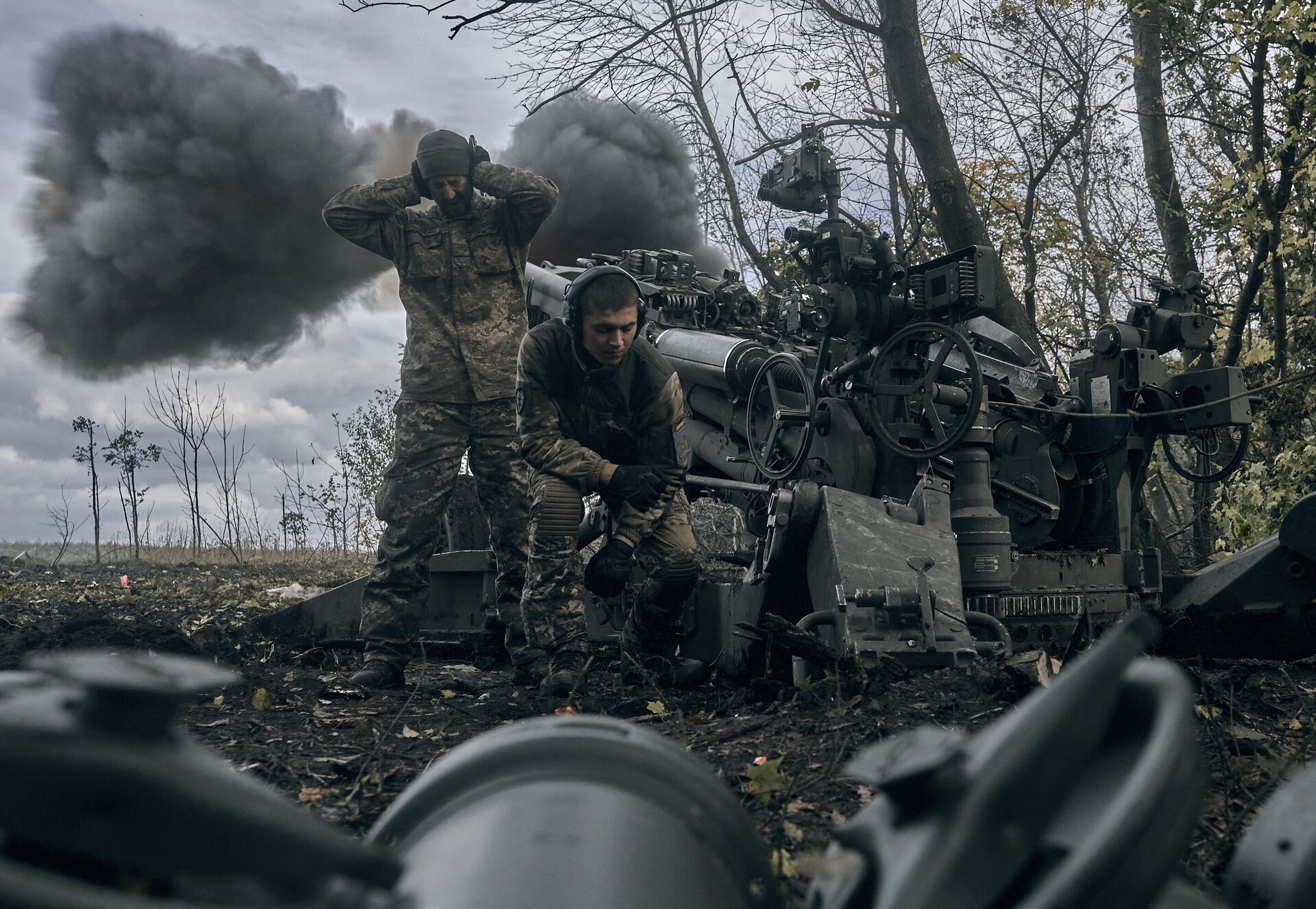 Украинские военные ведут огонь из американской гаубицы М777 в Донецкой области - РИА Новости, 1920, 17.03.2023