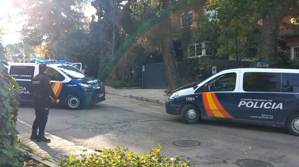 Работа полиции около посольства Украины в Мадриде