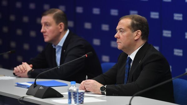 Председатель партии Единая Россия Дмитрий Медведев во время онлайн-мероприятия в день рождения Единой России