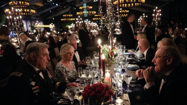 Гости на торжественном ужине в честь президента Франции Эммануэля Макрона на Южной лужайке Белого дома