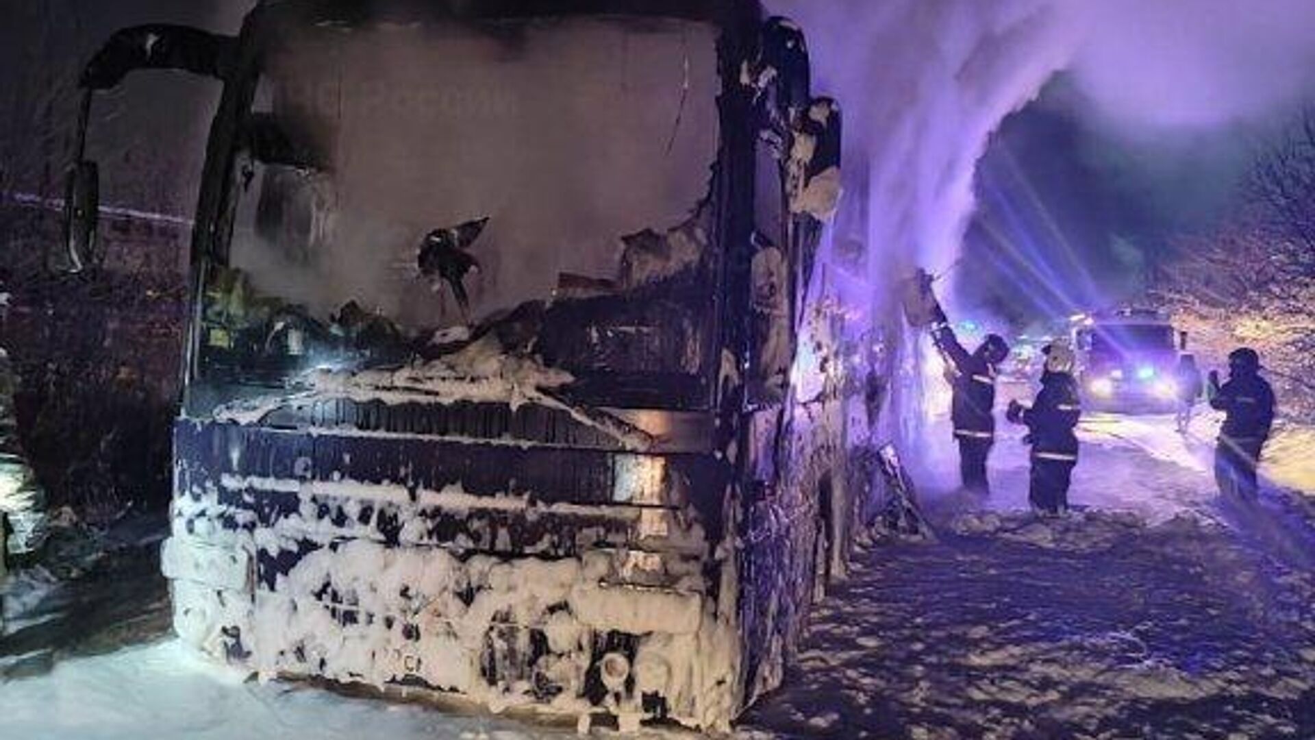На месте возгорания автобуса в городе Салават - РИА Новости, 1920, 02.12.2022
