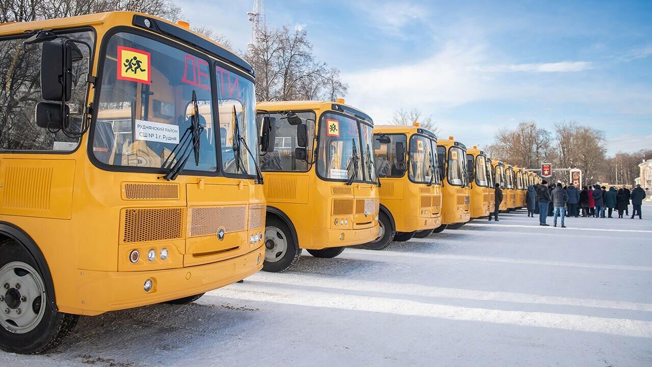 Школьный автопарк Смоленской области пополнился новыми автобусам - РИА Новости, 1920, 02.12.2022