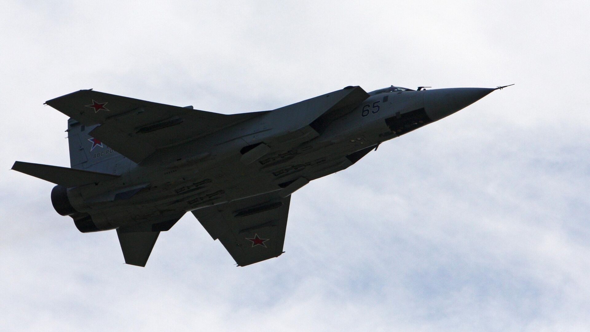 Ministry of Defense showed footage of MiG-31 combat patrols