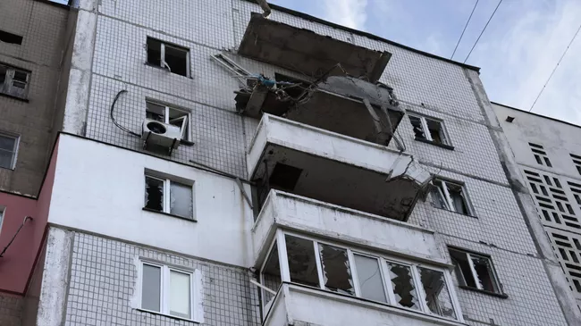 Жилой дом, поврежденный в результате обстрелов со стороны ВСУ