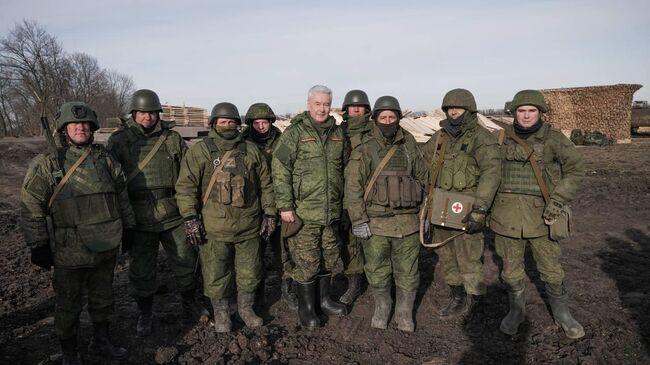 Мэр Москвы Сергей Собянин во время поездки на Донбасс