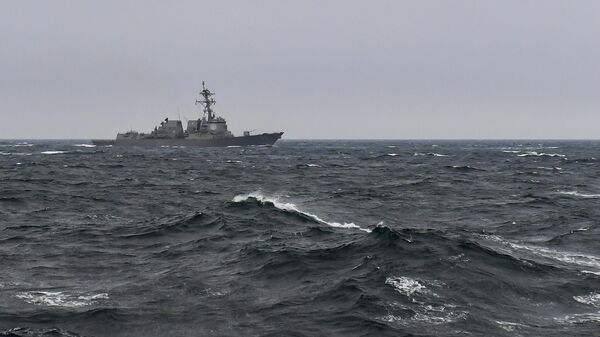 Эскадренный миноносец Farragut ВМС США пересекает Северный Ледовитый океан