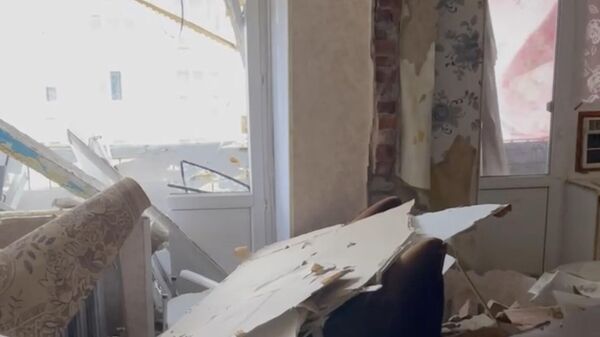 На месте взрыва газового оборудования в многоэтажном жилом доме в Камызякском районе Астраханской области. Кадр видео