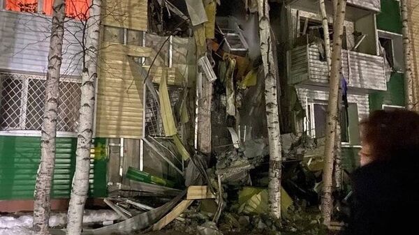 На месте взрыва в многоэтажном доме в Нижневартовске